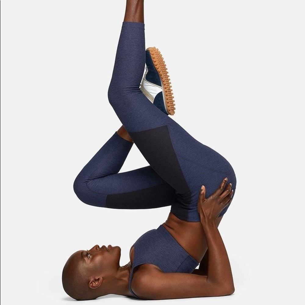 Outdoor Voices 3/4 Two Tone Leggings Blue & Black